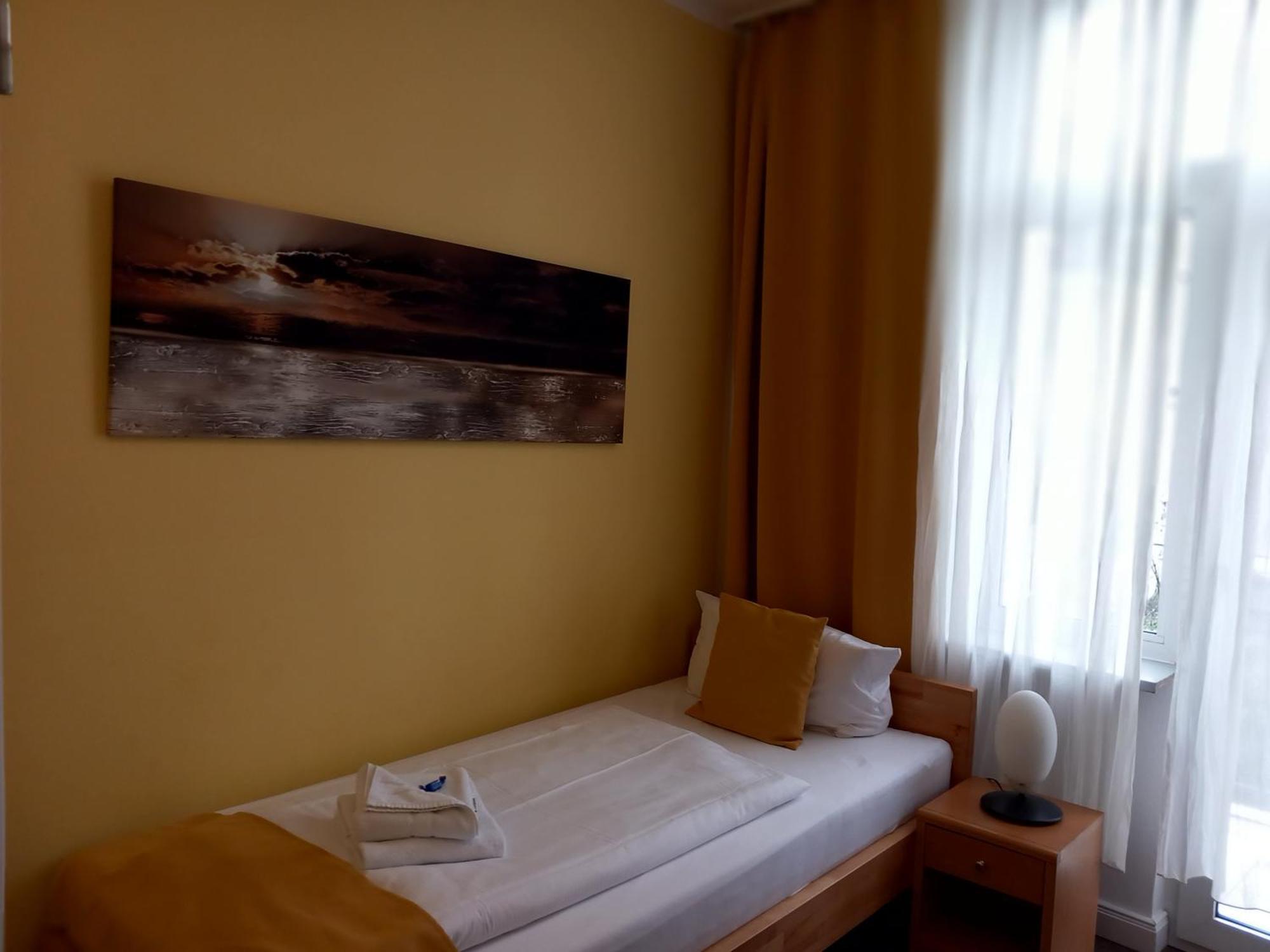 Hotel Karolinger - Self Check-in