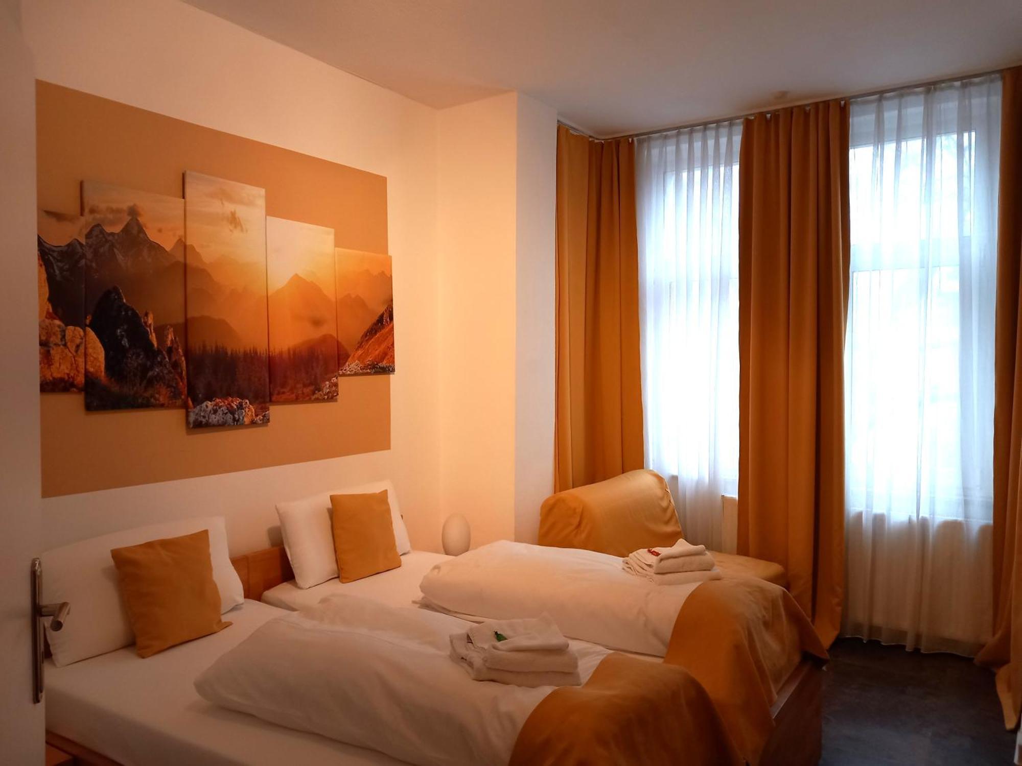 Hotel Karolinger - Self Check-in 2*