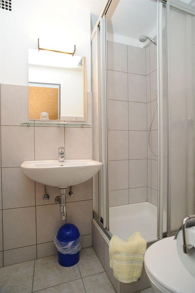 Karolinger - Self Check-in Hotel 2*